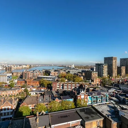Apartment Skyvillion - 3bed Penthouse Near Airport, O2 Arena, Excel Centre With Parking *