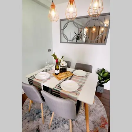 Apartment Super Spacious 2 Bedroom Apt 20mn From Central. *