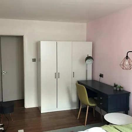 Lägenhet Super Spacious 2 Bedroom Apt 20mn From Central.