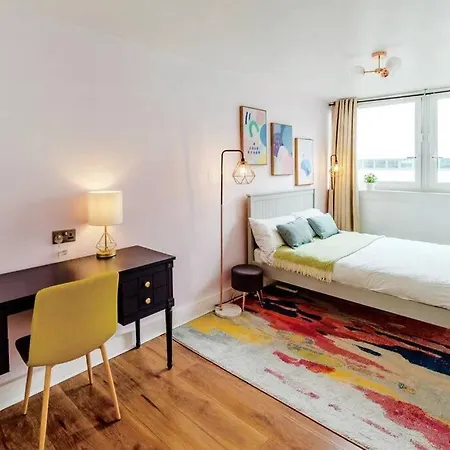 Super Spacious 2 Bedroom Apt 20mn From Central. London