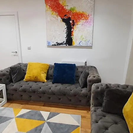 Garland Modern 3 Bedroom House Westfield - Stratford *