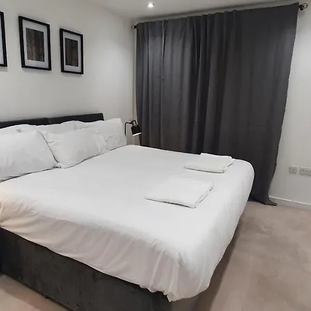 Garland Modern 3 Bedroom House Westfield - Stratford Apartment London