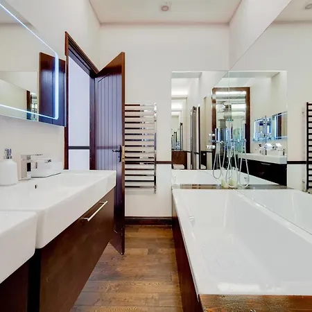 The Lyall Exclusive * London