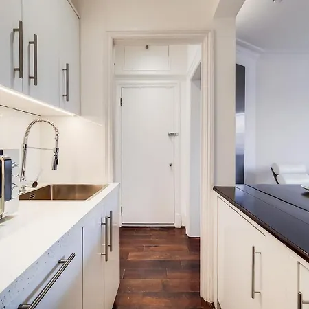 The Lyall Exclusive Apartment