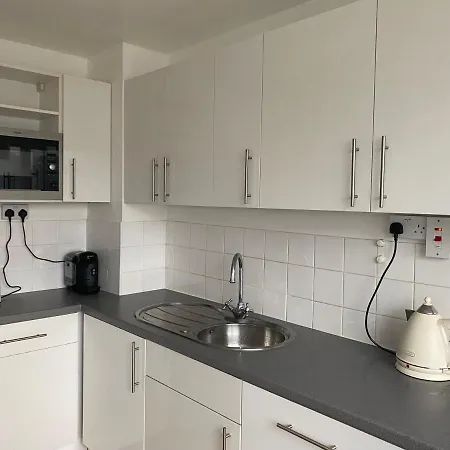 Bedroom With An Office Desk In A Shared 2 Bedroom Flat Near Canary Wharf