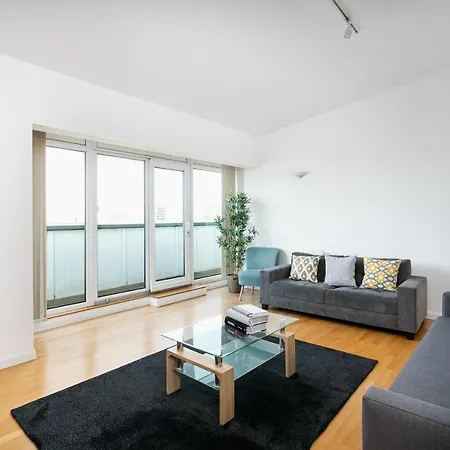 Skyvillion - 3bed Penthouse Near Airport, O2 Arena, Excel Centre With Parking *