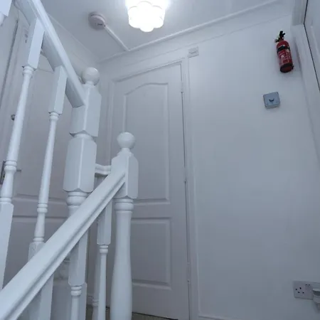 Cosy With En-suite Bathroom And Shared Kitchen Apartment Thamesmead (Greater London)