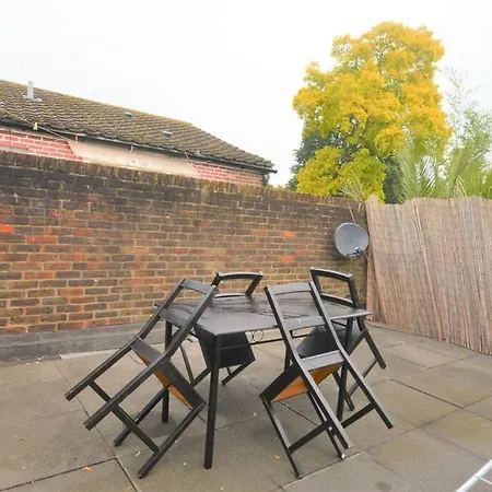 Spacious 2bedroom With Patio By Excel Centre