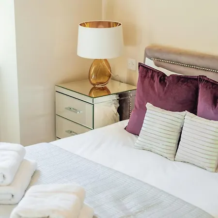 Apartment Stunning 3-bedroom In The Heart Of With Parking-hosted By Sweetstay London