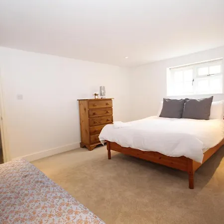 Apartment Hill Court, Uxbridge Hillingdon