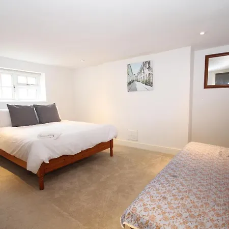 Hill Court, Uxbridge Apartment Hillingdon