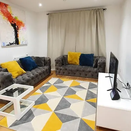 Garland Modern 3 Bedroom House Westfield - Stratford * London
