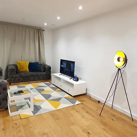 Garland Modern 3 Bedroom House Westfield - Stratford * Londen