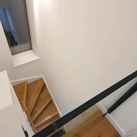 Garland Modern 3 Bedroom House Westfield - Stratford *