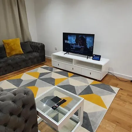 Garland Modern 3 Bedroom House Westfield - Stratford * London