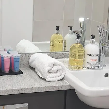 Garland Modern 3 Bedroom House Westfield - Stratford * Londen