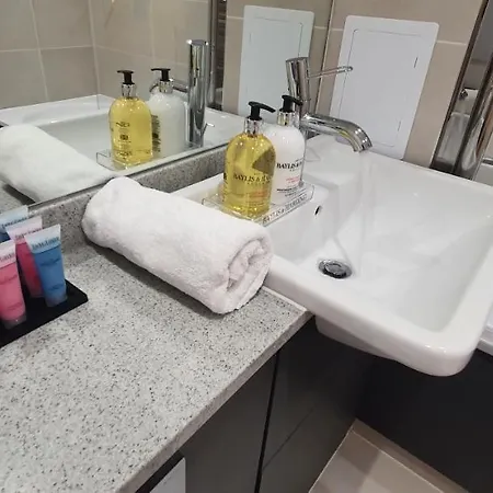 Apartment Garland Modern 3 Bedroom House Westfield - Stratford *