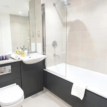 Garland Modern 3 Bedroom House Westfield - Stratford Apartment London
