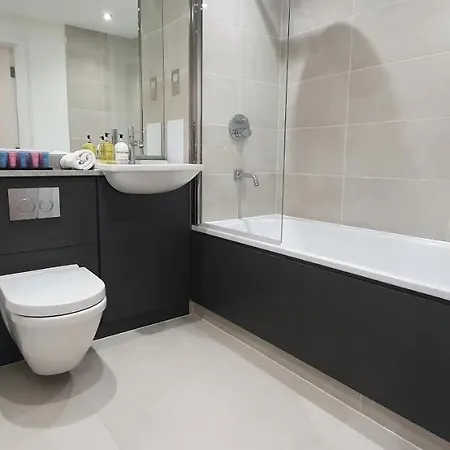 Garland Modern 3 Bedroom House Westfield - Stratford * London