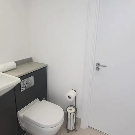 Garland Modern 3 Bedroom House Westfield - Stratford * London