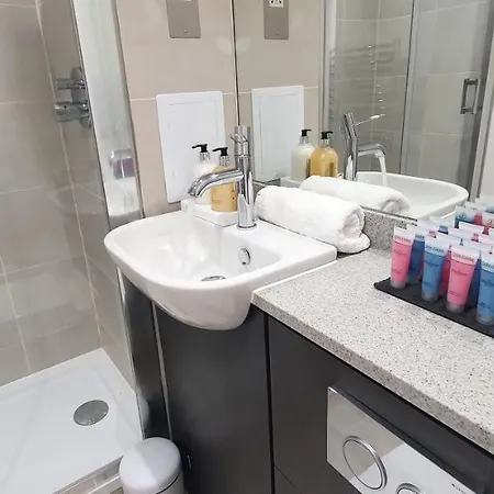 Garland Modern 3 Bedroom House Westfield - Stratford *