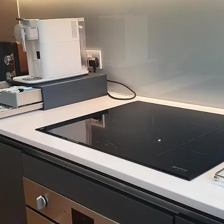 Garland Modern 3 Bedroom House Westfield - Stratford