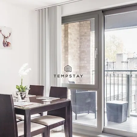 Modern Private -balcony-tube Station Apartment *