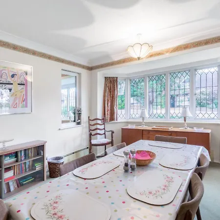 Jeanettes By Interhome Holiday home New Malden