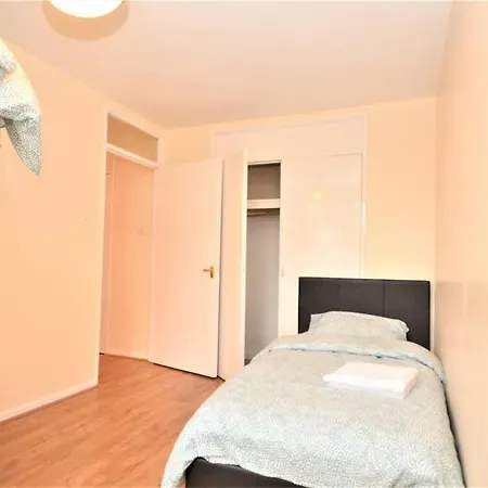 Apartment Spacious 2bedroom With Patio By Excel Centre *