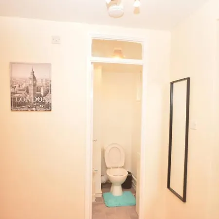 Spacious 2bedroom With Patio By Excel Centre