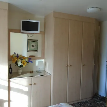 Edgware Oda ve Kahvaltı 3*
