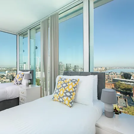 Skyvillion - 3bed Penthouse Near Airport, O2 Arena, Excel Centre With Parking Apartment *