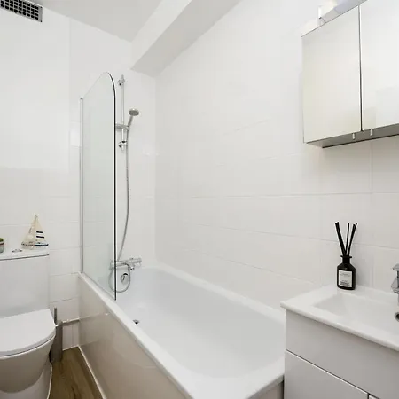 Riverside Accommodation In Pimlico - London Apartment London