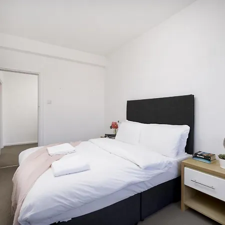 Riverside Accommodation In Pimlico - London Apartment *