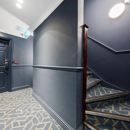 Commodore Hotel