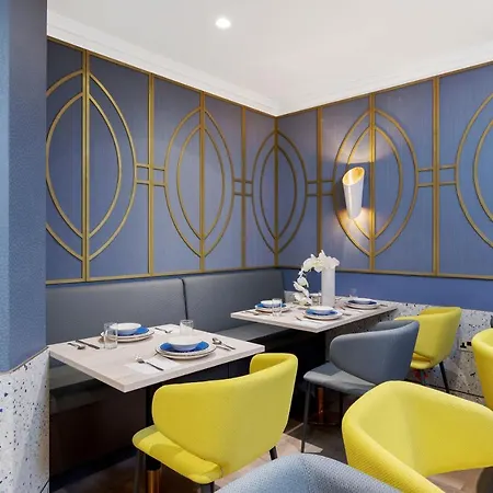 Commodore Hotel 3*