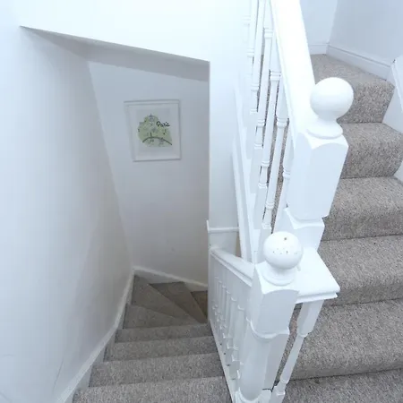 Cosy With En-suite Bathroom And Shared Kitchen * Thamesmead (Greater London)