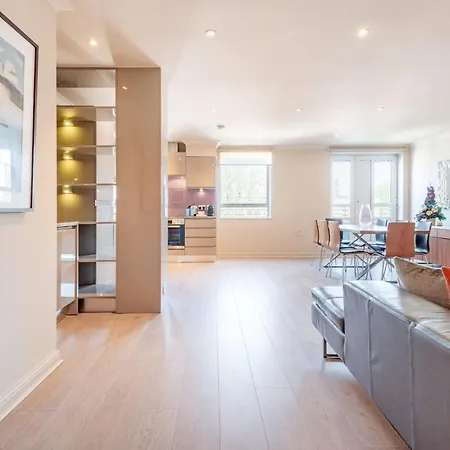 Stunning 3-bedroom In The Heart Of With Parking-hosted By Sweetstay Apartment