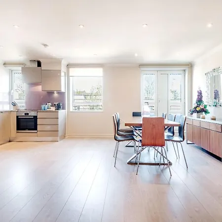 Apartment Stunning 3-bedroom In The Heart Of With Parking-hosted By Sweetstay London
