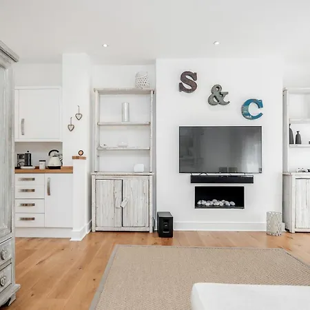 The White Near Kensington High St * London