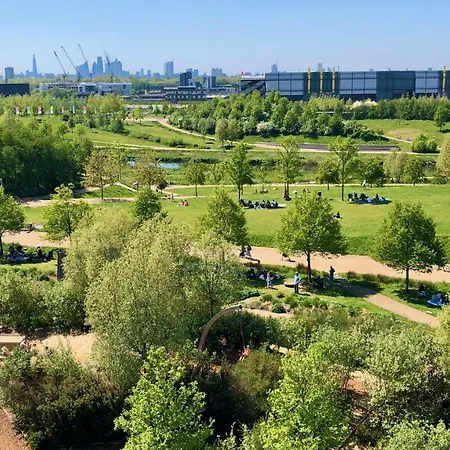 Olympic Family Home, With Own Garden Bliss London