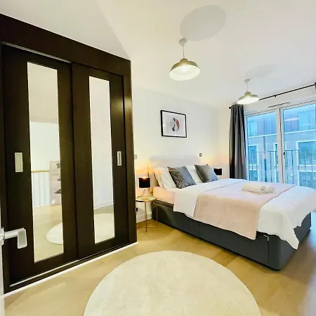 Olympic Family Home, With Own Garden Bliss * London