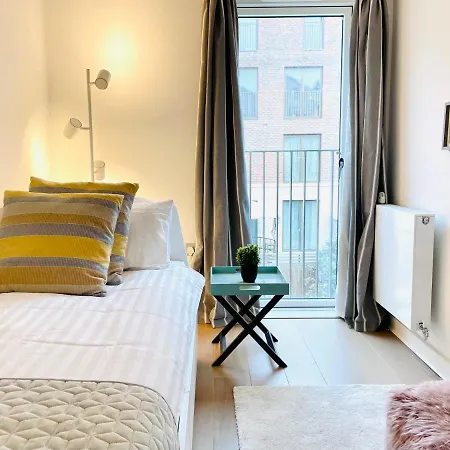 Olympic Family Home, With Own Garden Bliss Holiday home