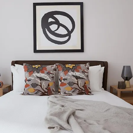 1vh Virginia House, 31 Bloomsbury Way By Living Holiday home London