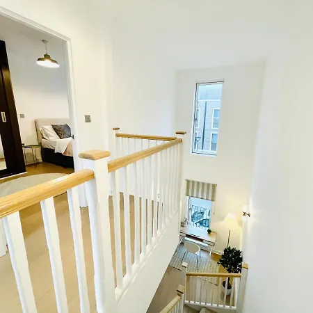 Olympic Family Home, With Own Garden Bliss Holiday home London