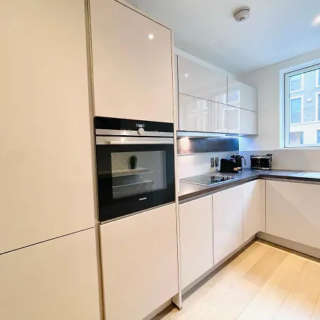 Olympic Family Home, With Own Garden Bliss * London