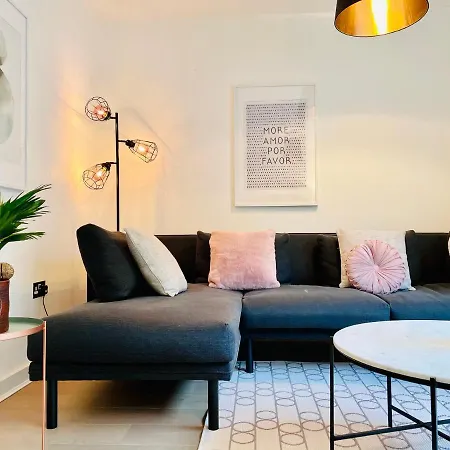 Holiday home Olympic Family Home, With Own Garden Bliss London