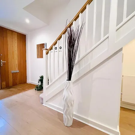 Olympic Family Home, With Own Garden Bliss Holiday home