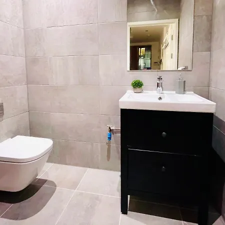 Olympic Family Home, With Own Garden Bliss Holiday home London