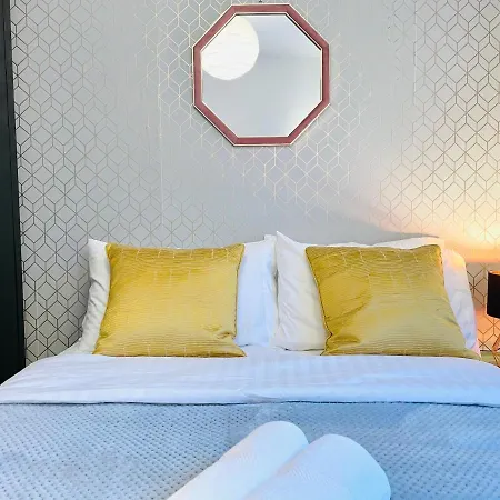 Olympic Family Home, With Own Garden Bliss Holiday home